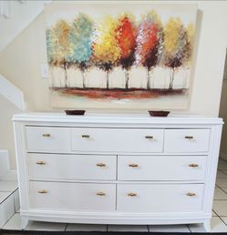 SOLID WOOD DRESSER LIKE NEW CONDITION DELIVERY AVAILABLE