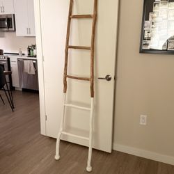 Rustic Blanket Ladder