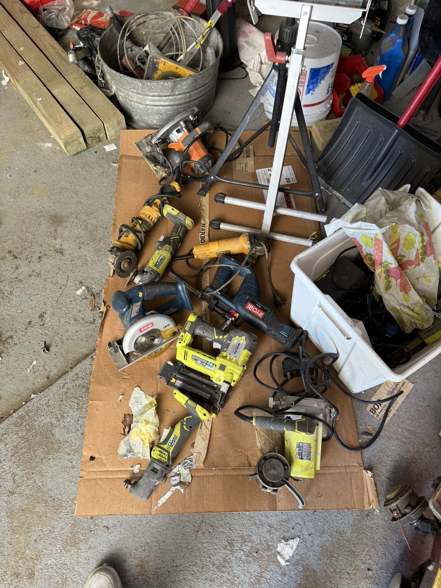Tools/Landscaping Equipment