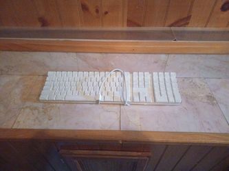Apple Keyboard (wired)