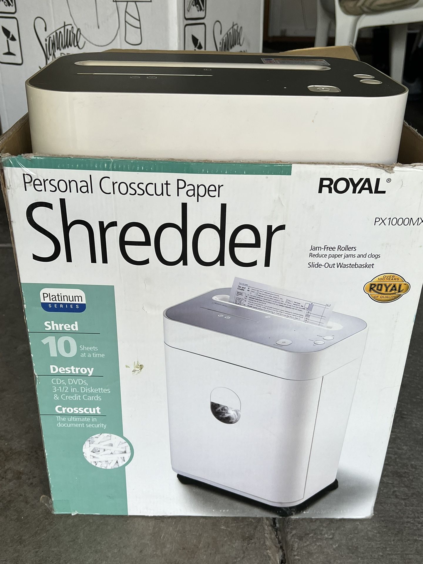 Personal crosscut paper shredder 