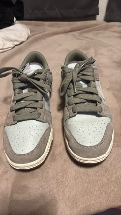 Nike dunk low green size 9.5