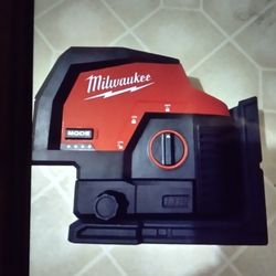 Milwaukee m12 -12v lithium ion cordless green 125 ft. Cross line and plumb points láser level new tool only firm price 