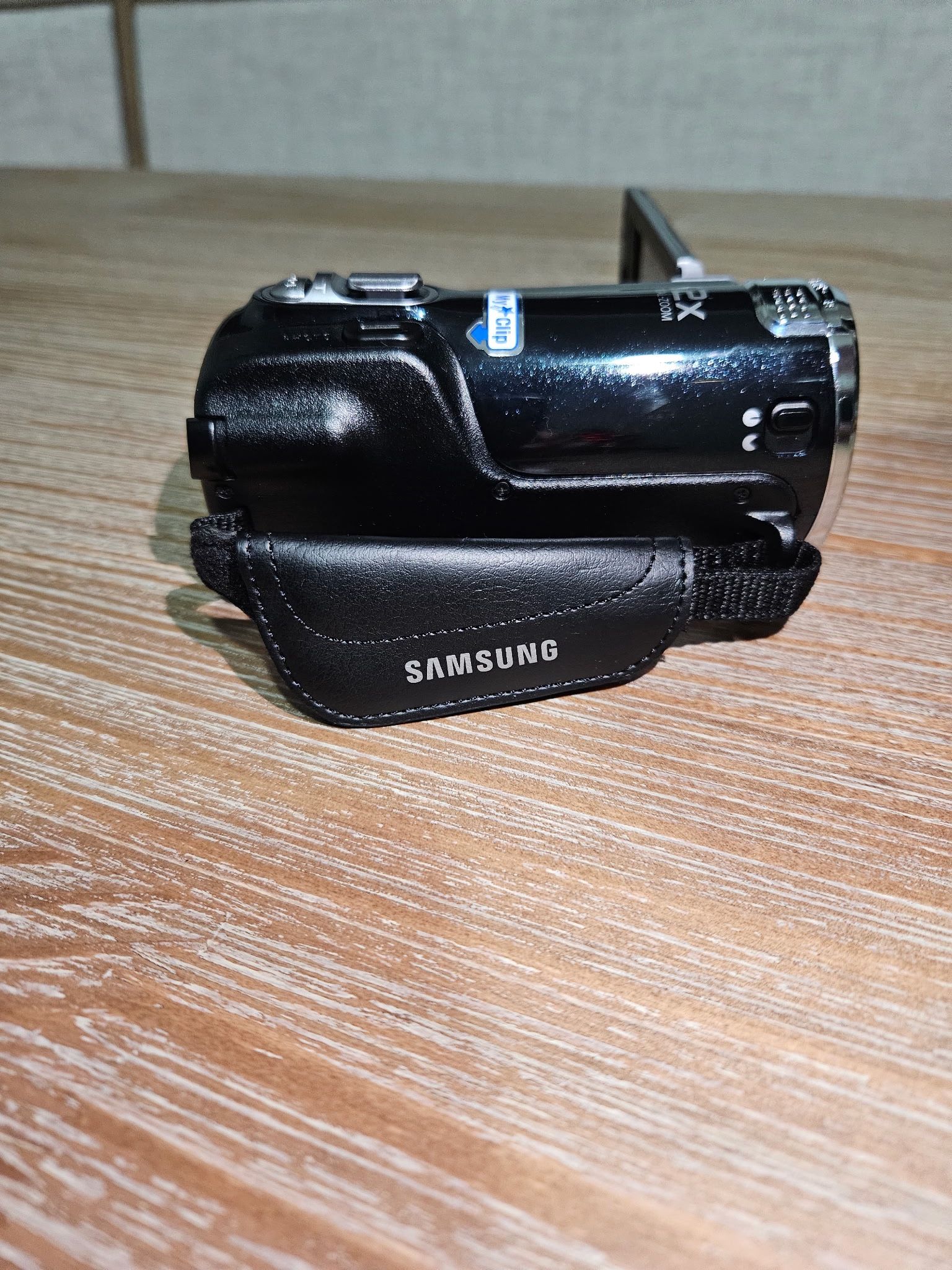 Samsung HMX-F90 Camera