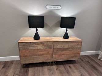 2 nightstands