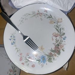 Fine China / Dinner Plates And Bowls