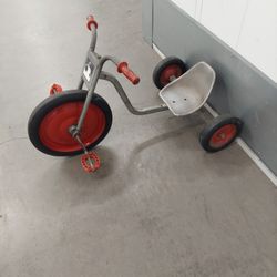 VINTAGE CHILDREN'S TRYCICLE, EXCELLENT CONDITION