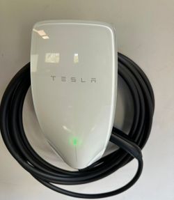 Tesla Wall Connector Gen 3 (24 ft) – Excellent Condition