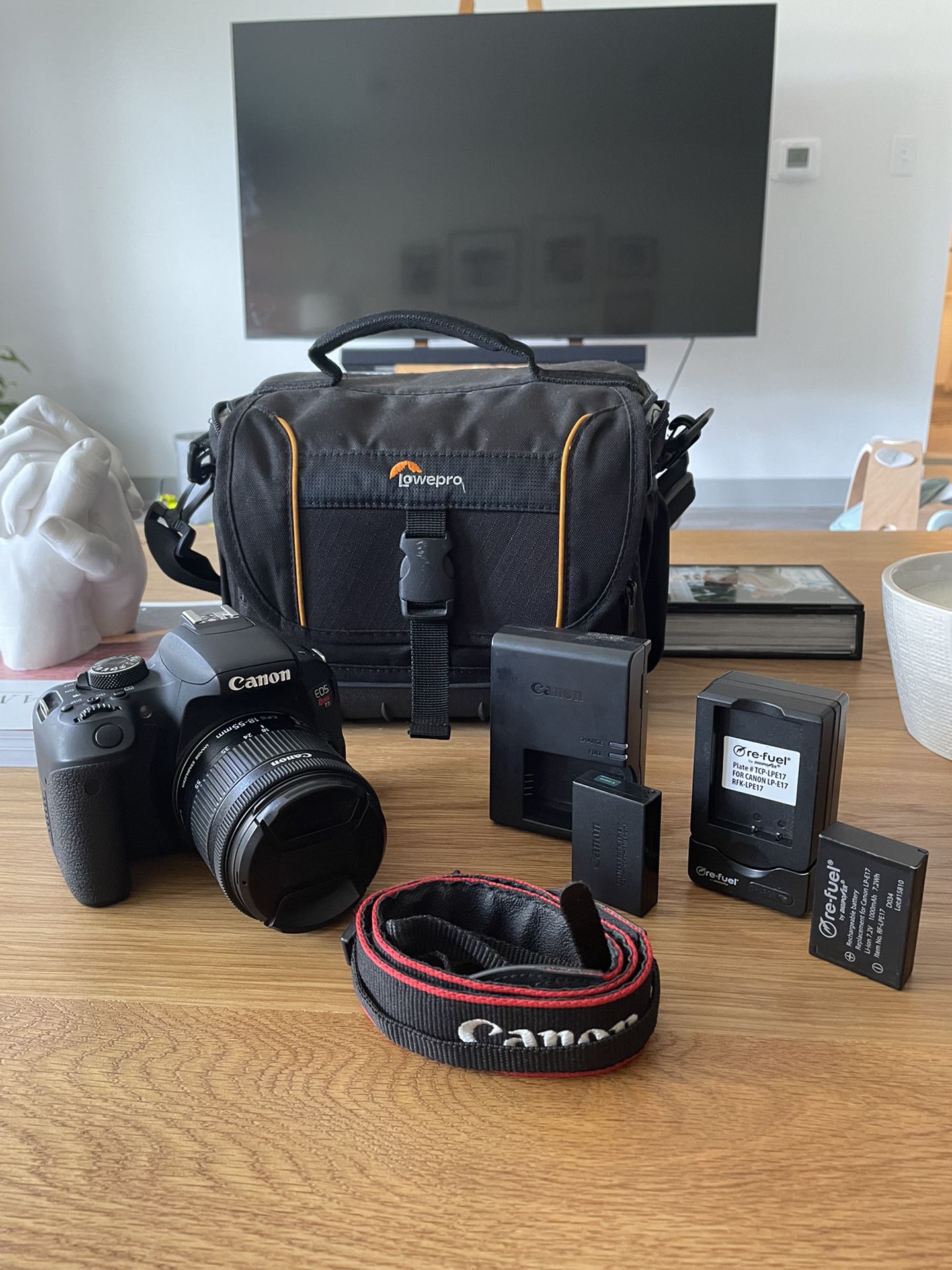 Cannon EOS Rebel T7i Camera Set