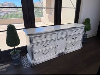 Vintage dresser