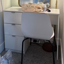 Super cute desk and chair