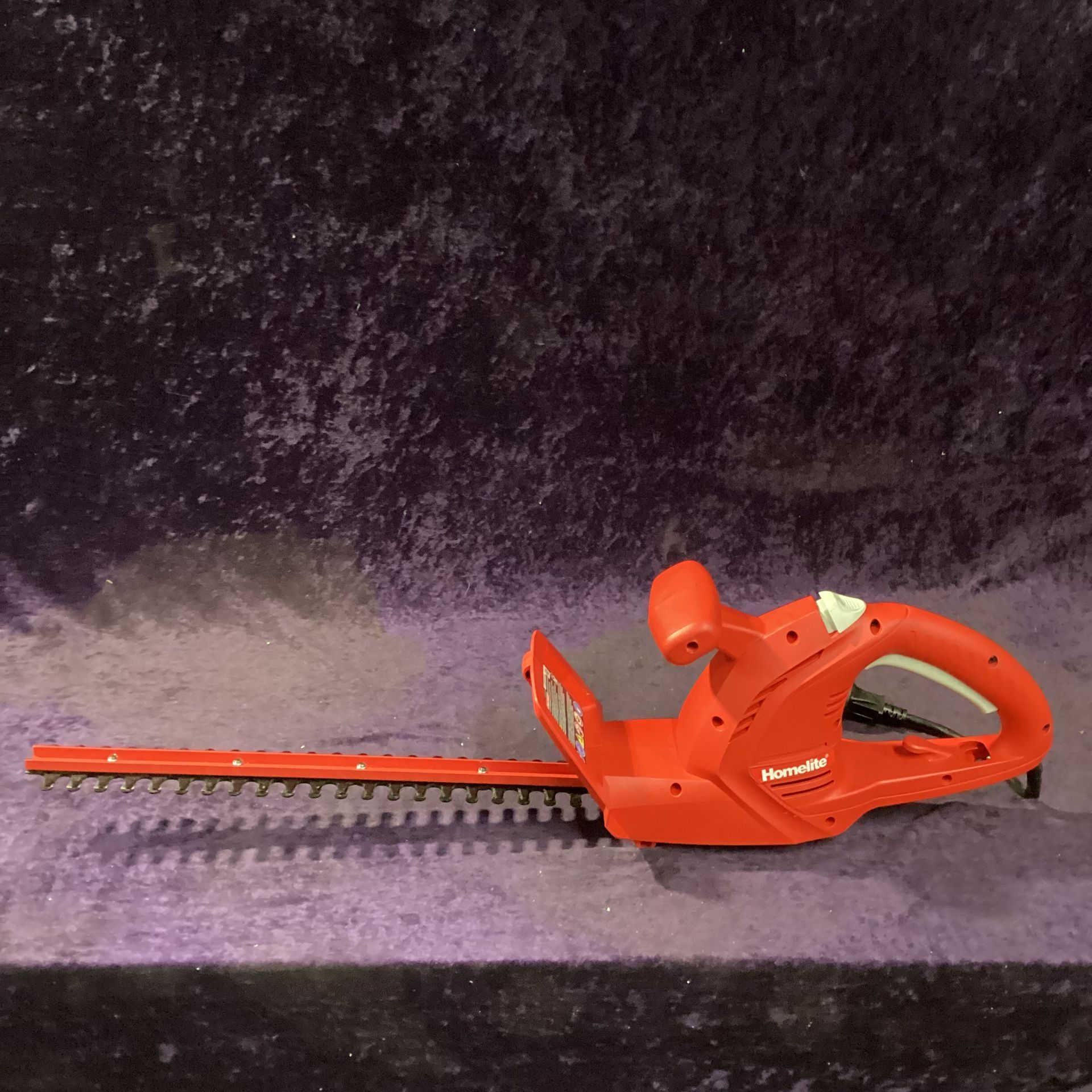 🧰🛠HOMELITE 17” 2.7 Amp Corded Electric Hedge Trimmer-LIGHTLY USED!-$25!🧰🛠