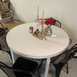 Kitchen Table & Chairs