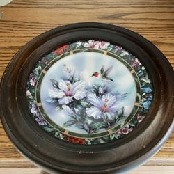 Plate with wooden rack number 10486X the ruby throat, hummingbird treasury