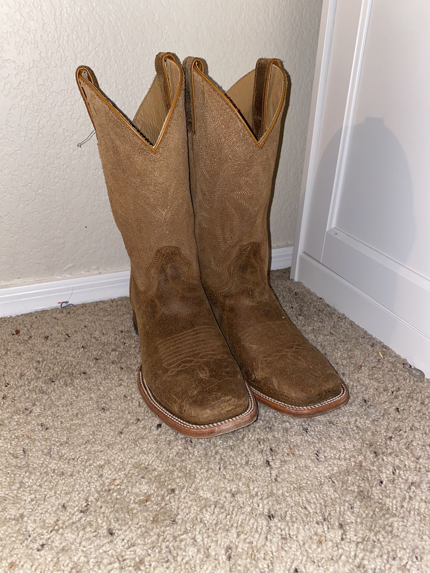 Boots ( Cody James)