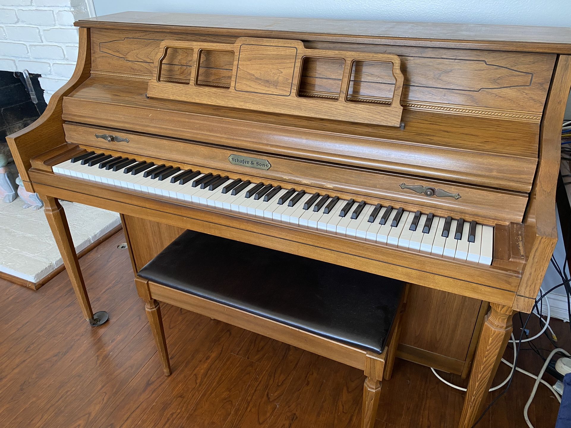 Schafer & Sons Upright piano Torrance Good Condition