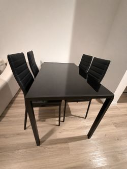 Modern Dining Table Set – Like New