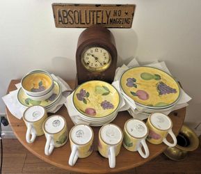 Caleca Italian Futta Handpainted Dinnerware
