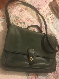 Vintage Coach purse is big purse in green color