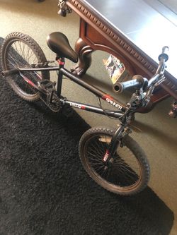 Hyper bike Co. Spinner bike With the back pegs on bicycle - must come to Huntington Beach $79 cash firm. Brakes and everything works perfect 👍🏼