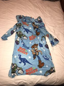 Kids toy story snuggie.. very good warm condition..hard used .. just needs to be washed from being stored .. good for kids from like 3yrs to 8yrs