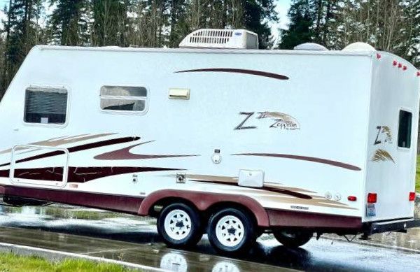 Photo 2005 Keystone Zeppelin 22 FT $1000 Sale New