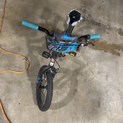 Kids Schwin bike. Needs a New Seat.