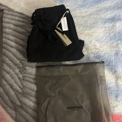 Essentials Fear of God Black Shorts size medium 