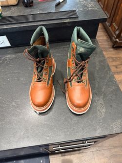 Or is Battenkill wading boots. Felt bottom.  Brand new.