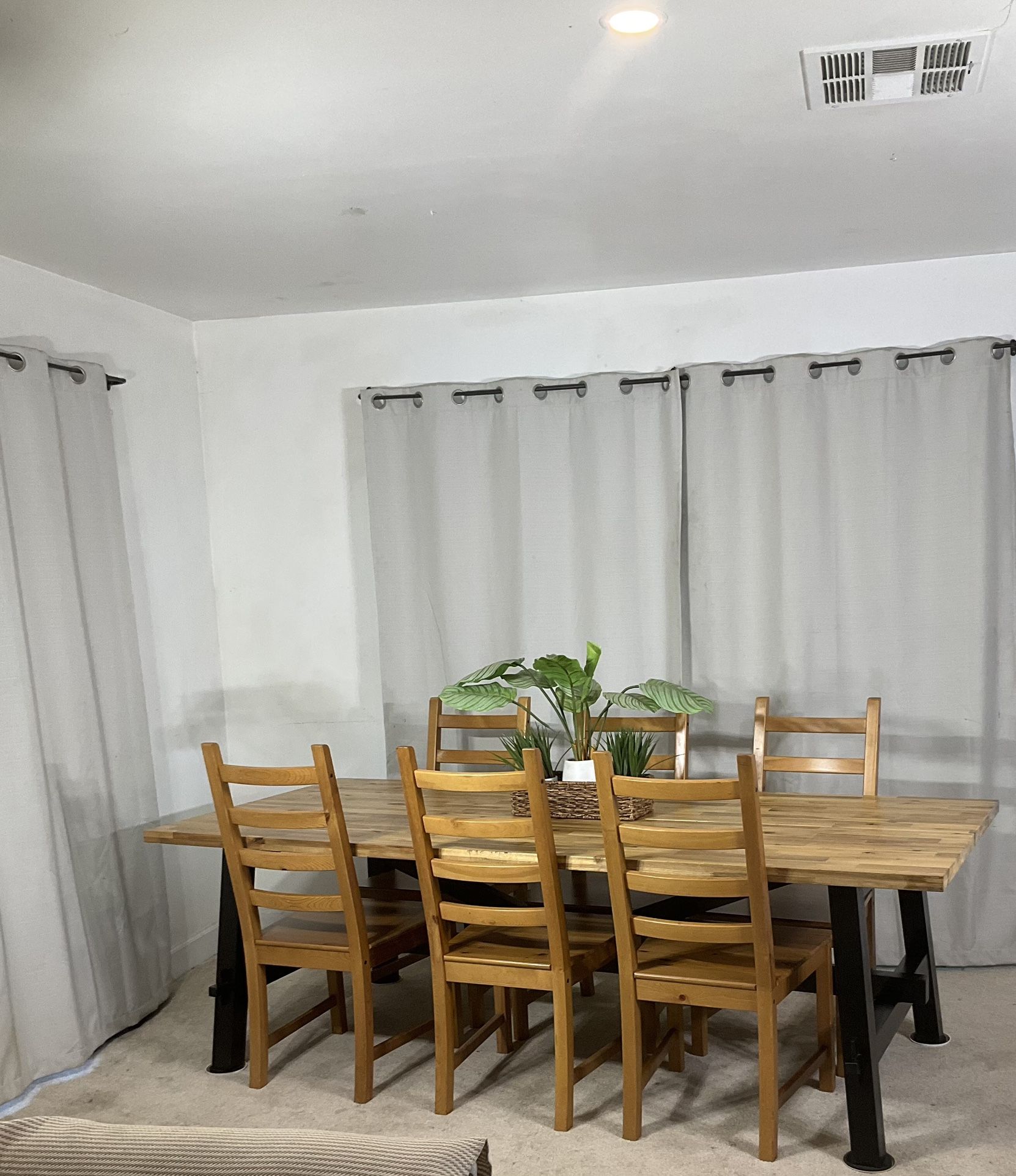 Large Rectangular Farmhouse Dining Table With 6 Chairs IKEA Stogsta/Kaustby