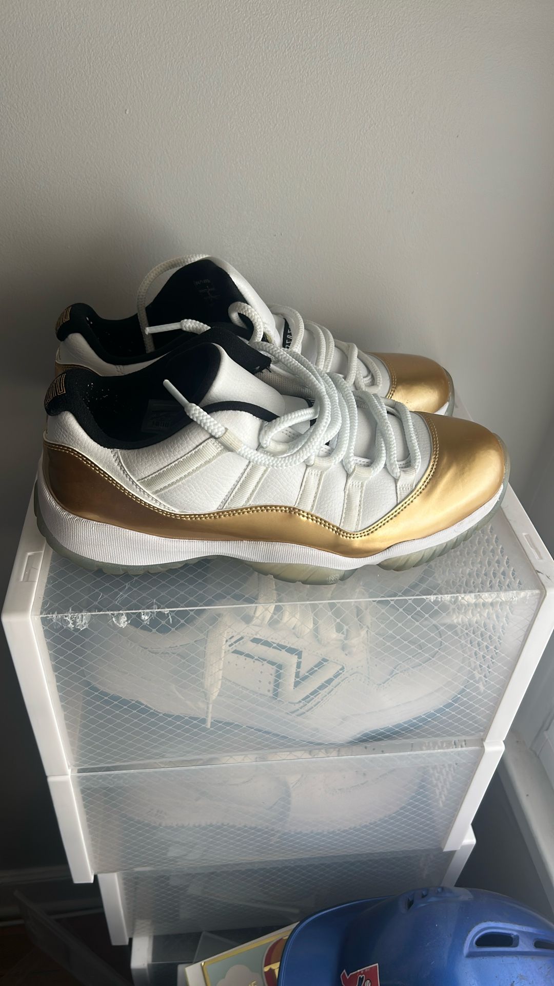 Jordan 11 low “closing ceremony” Size 10