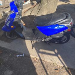 $800  49 Cc Scooter 