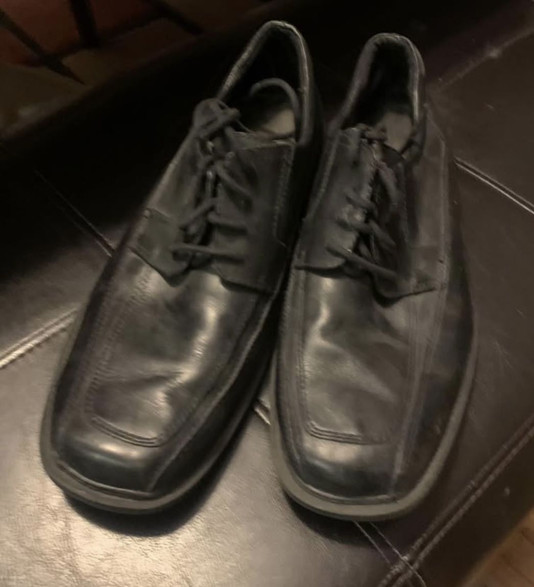Men’s black leather dress shoes size 8