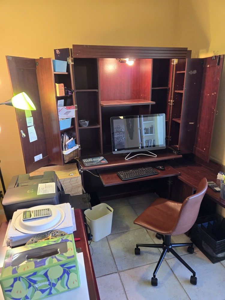 Desk Office Computer Open And Closes