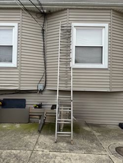 24 ft Aluminum Extension Ladder. $100.00  or best offer.
