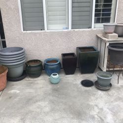 Big Lot Of Nice Planters!