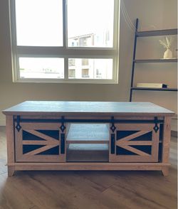 Rustic Wood Farmhouse Style Coffee table