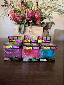 NeeDoh nice cube