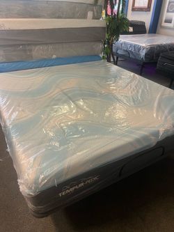 🔥Tempur luxe breeze 2.0 firm king $2000🔥
