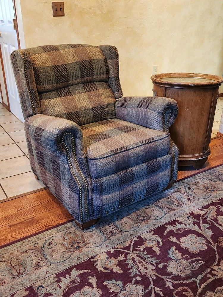 Reclining Upholstered Chair with Ottoman