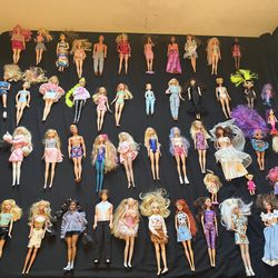 Barbie lot 53 Barbie’s, Ken, Lol dolls, etc *** Great Condition ***