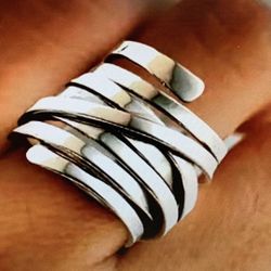 Fashionable Silver Tone Ring Size7.  