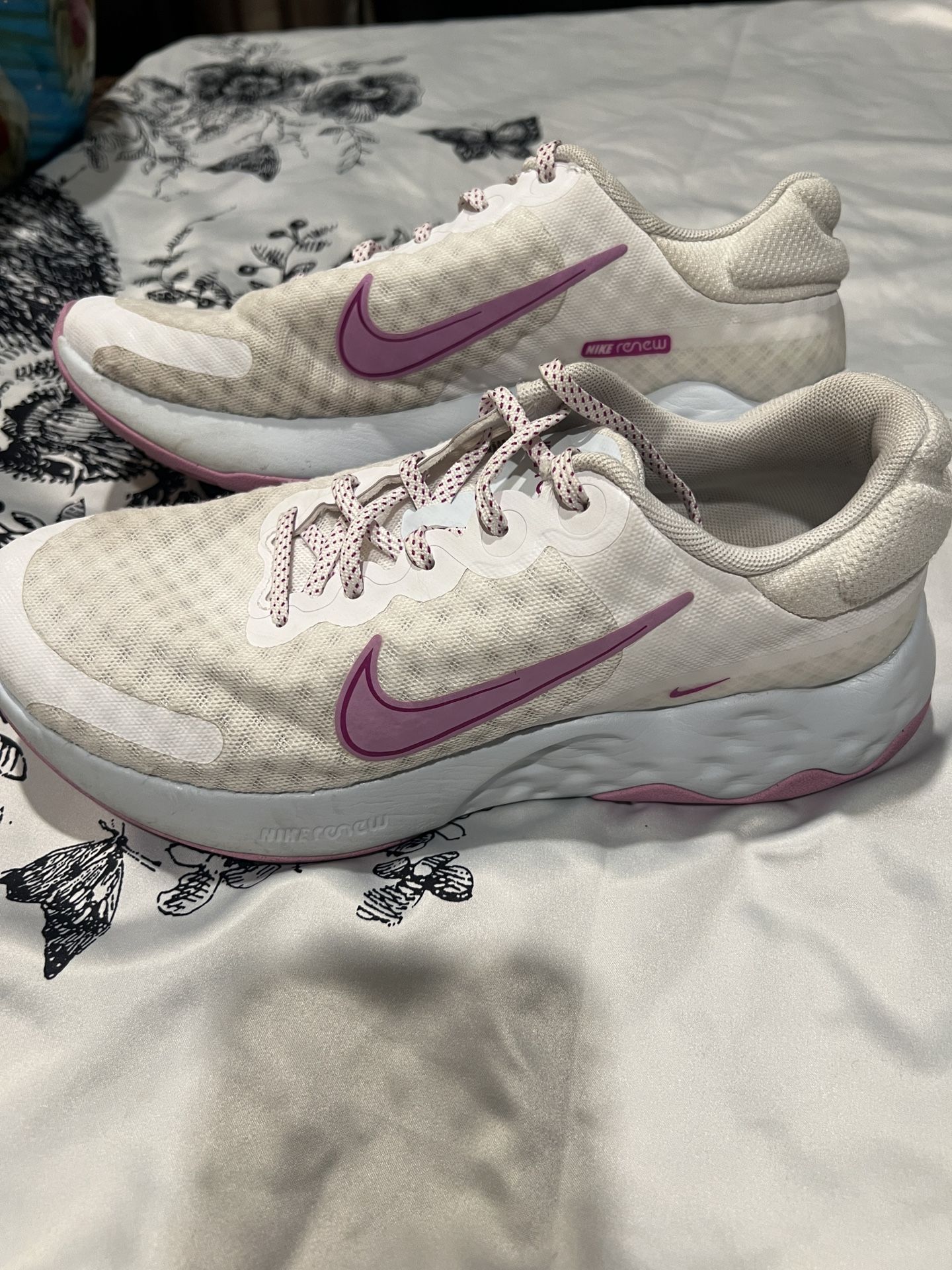 2023 Nike Wmns Renew Ride 3 'White Rush Fuchsia'