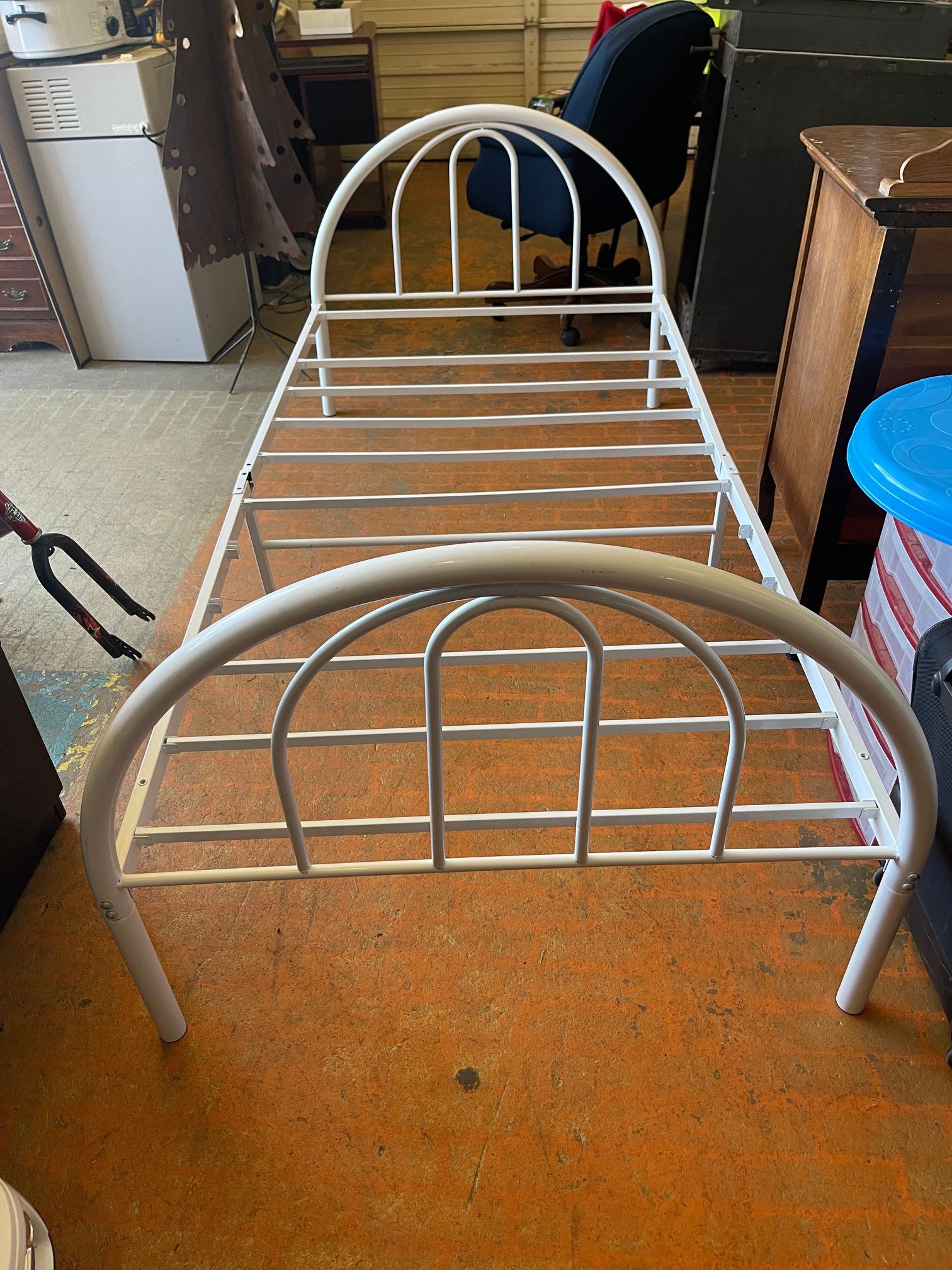 Bed, SAC, White Metal Twin Bed Frame, Nr 2