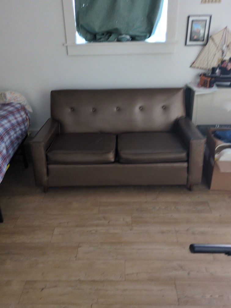 Free Stuff, Kitchen Table, Desk, Ottoman, Vinyl Loveseat