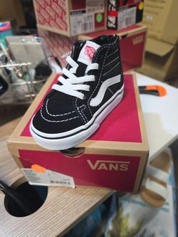 Vans Black &white Suze 4