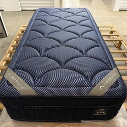 Like New Dreamcloud Luxe Hybrid Twin Mattress