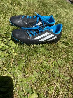 adidas Boys Size 5 1/2 Soccer Cleats 