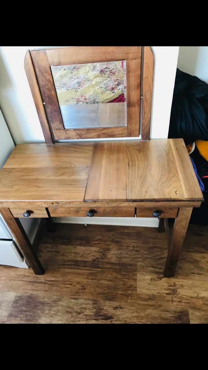 Makeup Wood Vanity