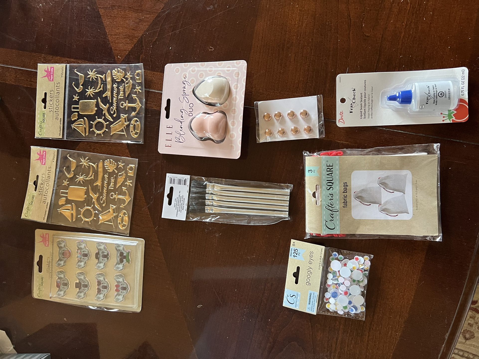 Stickers, Eye Buttons, Make -up, Sponges, Art Brushes